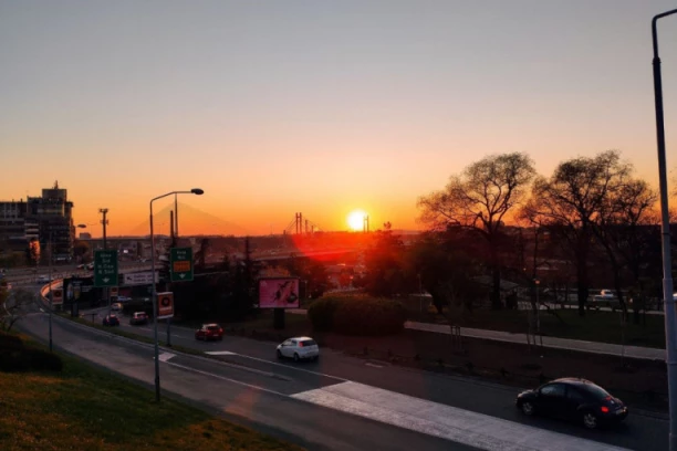 USNULI BEOGRAD! NEMA ŽIVE DUŠE NA ULICI! Prizor koji se retko viđa u prestonici - povećan broj vozila jedino na GAZELI! (FOTO)