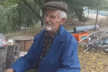 SATIMA TUKLI ŽENU I NJEGA, A ONDA JE USPEO DA ZGRABI PUŠKU: Deda Ljube upucao razbojnike koji su mu upali u kuću (VIDEO)