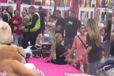 GLUMI ZVEZDANA SLAVNIĆA: Petrućiju pala roletna, krenuo da lomi po Zadruzi, pa se spustio na Anu Ćurčić! Uletelo i obezbeđenje!