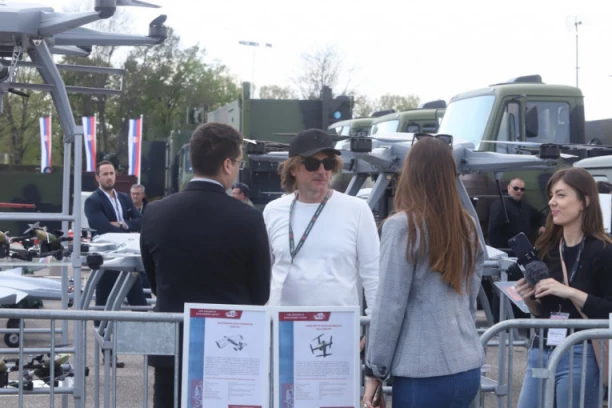 ŽELJKO MITROVIĆ I PR-DC PREDSTAVILI PROTOTIP IKA 20 DRON KOJI NOSI DODATNU BESPILOTNU LETELICU (FOTO)
