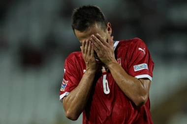 STIGLA NOVA PONUDA! Reprezentativac Srbije oblači crno-beli dres?!