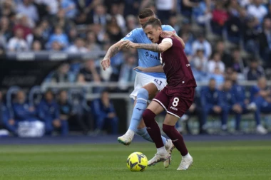 ILIĆ REŠIO SRPSKI DERBI U RIMU: Bomba našeg veziste srušila "nebeskoplave" (VIDEO)