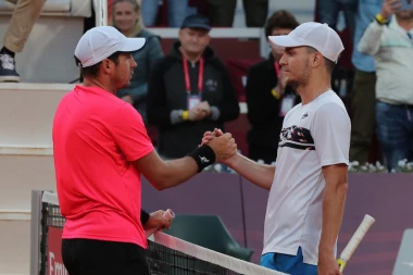 SRPSKI DERBI U HAMBURGU! Lajović SRUŠIO umornog Kecmanovića!