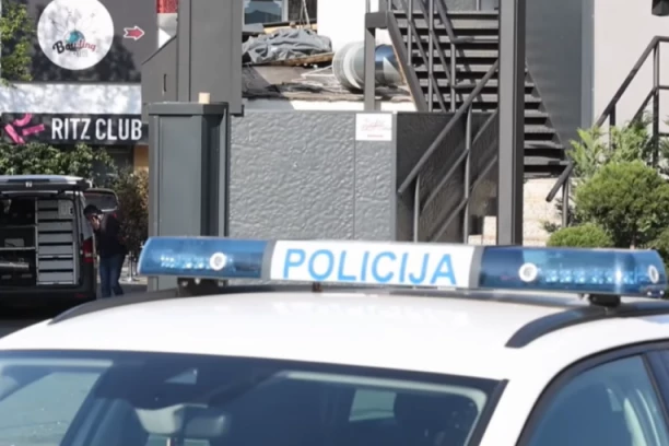 RASTROJEN MUŠKARAC DOŠAO U VRTIĆ SA NOŽEM! Deca vrištala, zaposleni pobegli od straha!