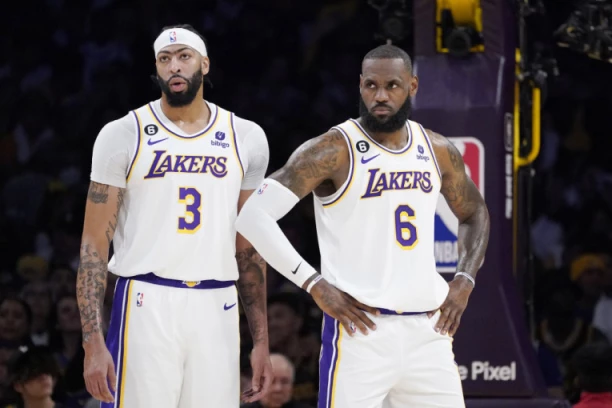 KAKAV TANDEM, STRAŠAN TANDEM: Džejms i Dejvis srušili FENOMENALNOG Moranta i Grizlise! (VIDEO)