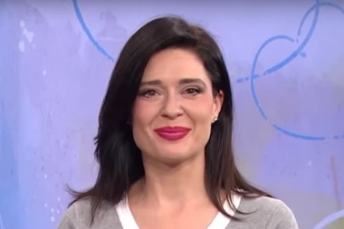 VODITELJKA RTS JAVNO ZAPROŠENA, SVI SU ZANEMELI: Ivana Milenković na meti misterioznog muškarca!