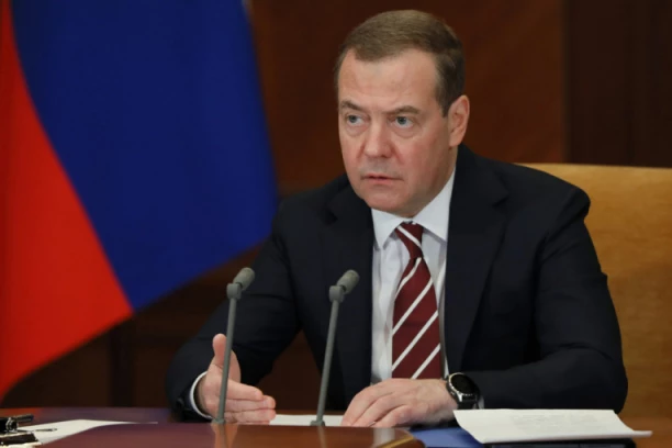MEDVEDEV OPET PRETI: Ako G7 zabrani izvoz u Rusiju, Moskva raskida sporazum o ukrajinskom žitu (FOTO)