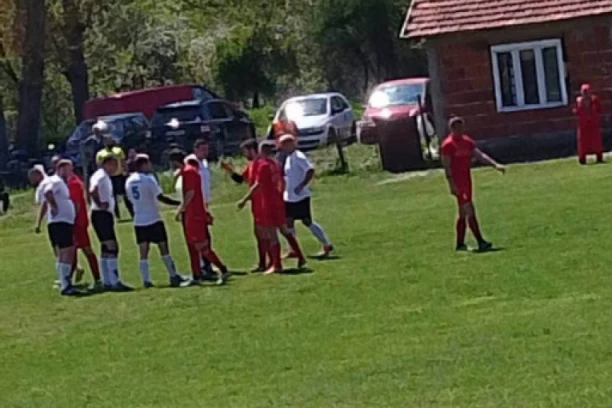 NEVEROVATAN MEČ NA STADIONU "LOTRIN GAJ":  Turekovčani pred oko 150 gledalaca savladali lidera uprkos kadrovskim problemima! (VIDEO)