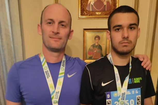 SJAJAN PRIZOR NA ULICAMA BEOGRADA! Autistički dečak istrčao POLUMARATON!