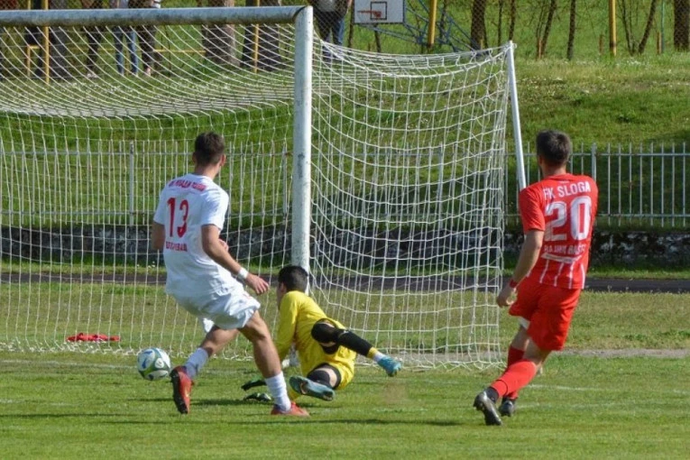 GOLEADA U BAJINOJ BAŠTI: Fudbaleri Sloge preslišali Mladi radnik - gosti se u Požarevac vraćaju sa pola tuceta golova u mreži! (FOTO GALERIJA)