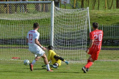 GOLEADA U BAJINOJ BAŠTI: Fudbaleri Sloge preslišali Mladi radnik - gosti se u Požarevac vraćaju sa pola tuceta golova u mreži! (FOTO GALERIJA)