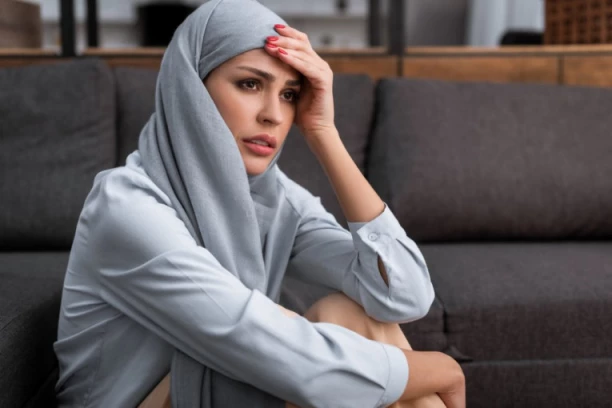 NEDA JE PREKO DANA FRIZERKA, A UVEČE PROSTITUTKA: Stidi se svog zanata, a razlog zbog kojeg prodaje telo tera suze na oči