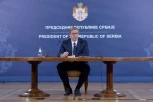 CEREMONIJA URUČENJA UGOVORA O ZAPOSLENJU: Vučić sa najboljim diplomcima medicinskih fakulteta i srednjih medicinskih škola
