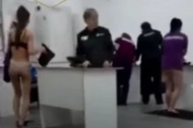 TERAJU RADNICE DA SE SKIDAJU U DONJI VEŠ: Skandalozan snimak iz Rusije (VIDEO)