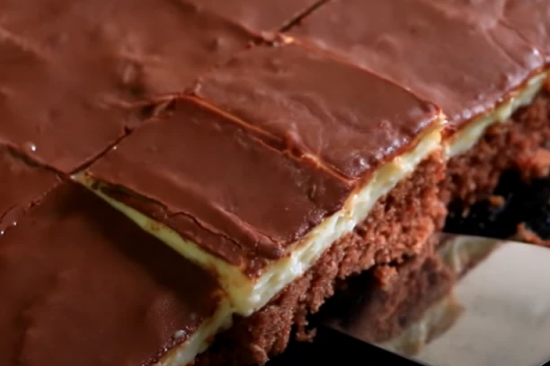 PRAVI RECEPT ZA LEDENE KOCKE: Zbog ovih sastojaka biće sočne kao nikad, a glazura neće pući!