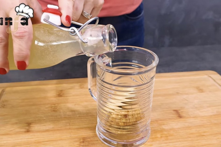 Staviite smokve u šolju