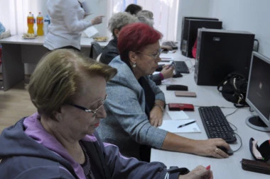 BESPLATNO ZA PENZIONERE! Savski venac obradovao najstarije građane!