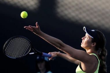 NEVOLJE POZNATE TENISERKE! Držali je 18 sati na aerodromu, spavala na klupama! U avion nije mogla zbog RATA u Ukrajini!