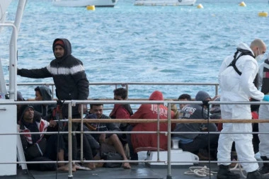 DESETINE TELA ISPLIVALO NA OBALU LIBIJE: Potonula dva čamca sa migrantima