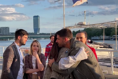 GRLI I LJUBI LEPU BRINETU! Uhvatili smo Nina Čelebića sa popularnom GLUMICOM nakon raskida sa Teodorom! (VIDEO)