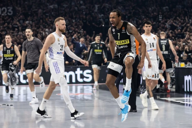 PEŠIĆ DOBIJA PAKLENO POJAČANJE! Kevin Panter PIŠE ISTORIJU i OBLAČI DRES SRBIJE?