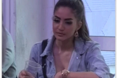 KAO POSLEDNJI PIJANAC! Anđela pila TABLETE, pa preklinjala Mariju da joj da ALKOHOL: Jedan gutljaj, kao da dajete Miljani! (VIDEO)