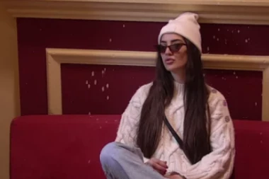 "LAŽEŠ PRED MILIONIMA" Anđela ŠTITI NASILNIKA Zvezdana, voditelj je URNISAO: Pustila si Mikicu niz vodu! (VIDEO)