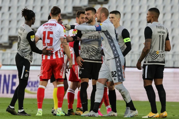 ZAKUVALO SE U HUMSKOJ! Igrači večitih se sukobili na poluvremenu, prednjačili Vujačić i Borjan! (VIDEO)