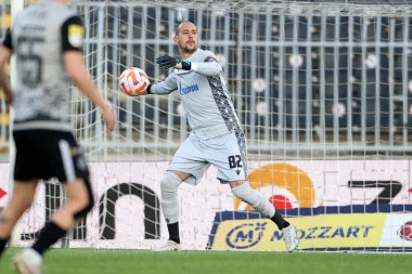 BORJAN POKAZAO KLASU: Kapiten Zvezde majstorskom odbranom sprečio Natha da donese prednost Partizanu (VIDEO)