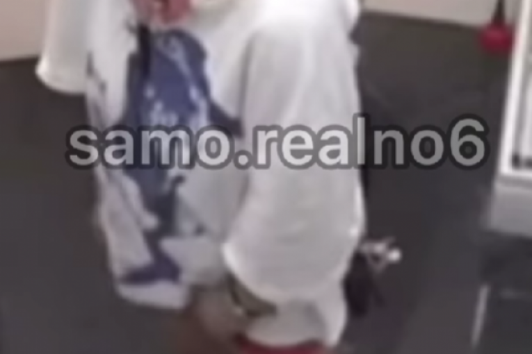 Ana Ćurčić češe međunožje Zadruga 6