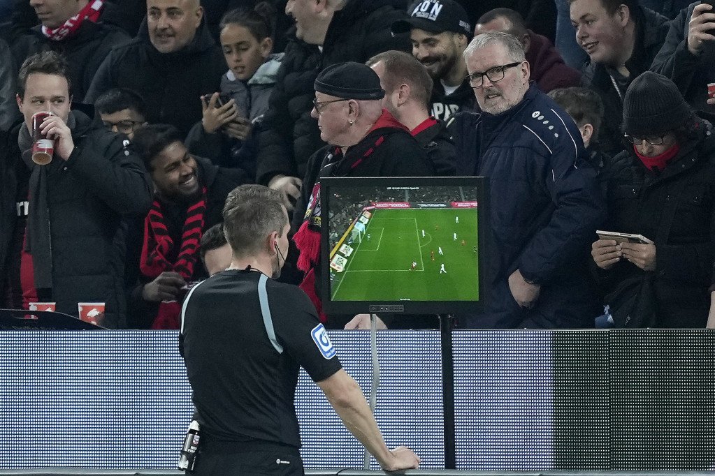 Tobijas Štiler na meču Bajer Leverkuzen - Bajern Minhen