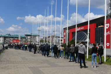 POTPUNA LUDNICA: Grobari spremaju PAKAO Realu - ogromna kolona ispred Arene! (FOTO GALERIJA)