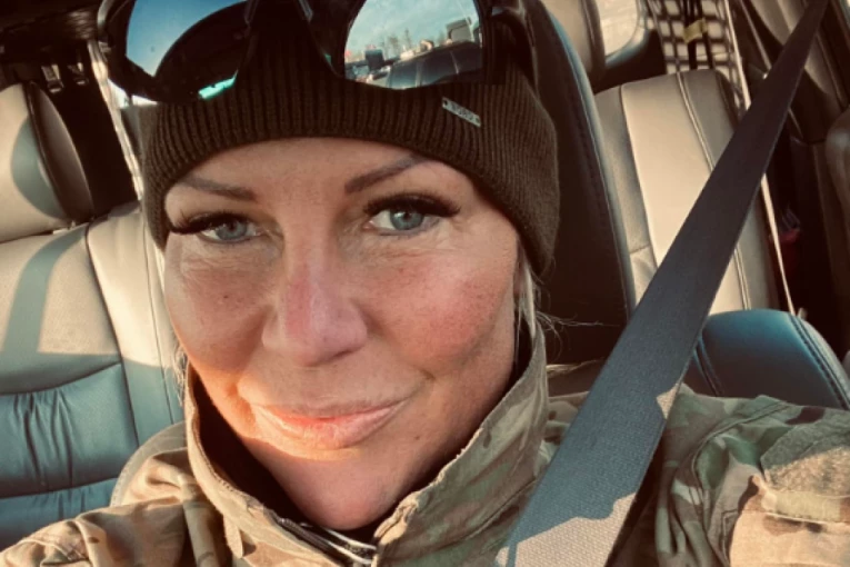 LEPA ŠVEDSKA POLITIČARKA OTIŠLA DA RATUJE U UKRAJINU! Pridružila se regularnoj vojsci!