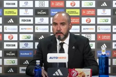 PREŠAO PREKO SKANDALA KAO DA SE NIJE NI DESIO: Ćus Mateo o TUČI izgovorio samo dve rečenice!