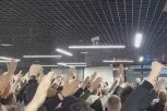 ŠAMPIONSKI DOČEK! Navijači Partizana ZAPALILI aerodrom, Egzumu POSEBNE OVACIJE! (VIDEO)