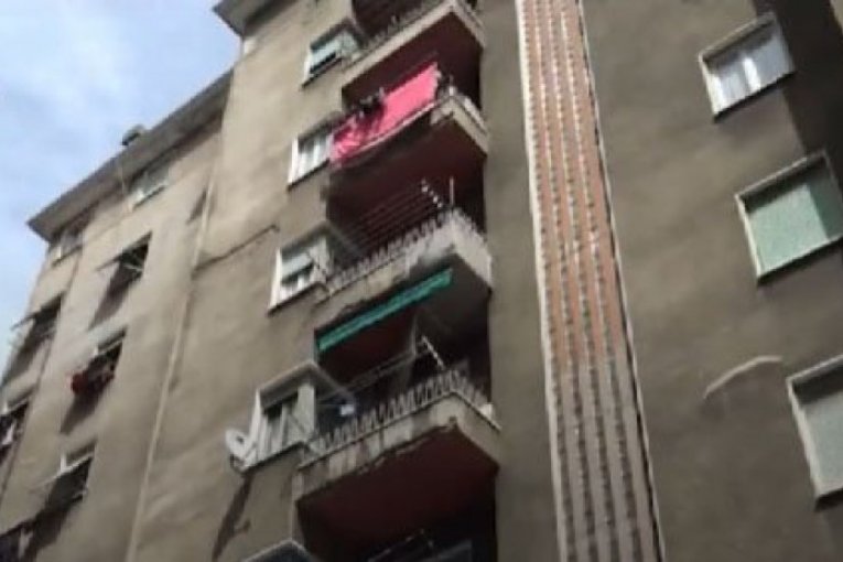 Pored toga, nađene su i razne kartice za gradski prevoz i desetak mobilnih telefona