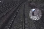 HEROJ NJUJORKA: Pogledajte kako je železničar iskočio iz voza i sklonio sa šina autističnog trogodišnjeg dečaka (FOTO, VIDEO)