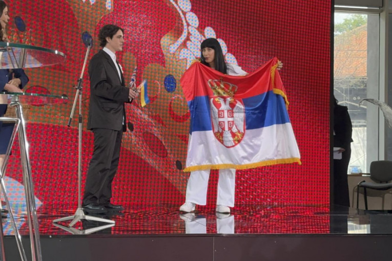 Luke Black i Konstrakta