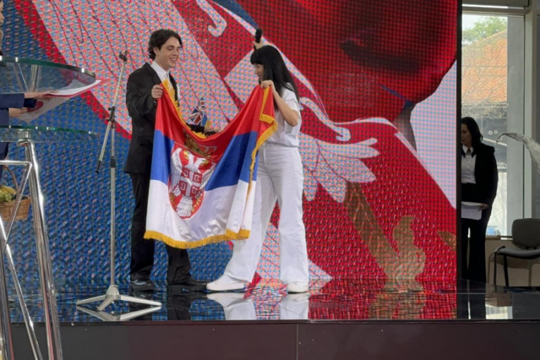 Luke Black i Konstrakta