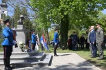 Ministar Vučević položio venac na spomenik palom borcu sa Košara Tiboru Cerni