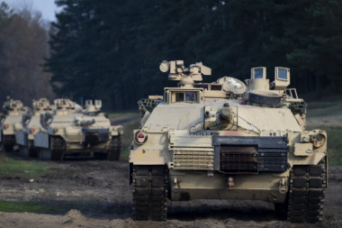 AMERIČKI ABRAMSI STIŽU U UKRAJINU: Isporuka NAJMODERNIJIH tenkova zvanično odobrena, ZASTRAŠUJUĆE mašine na frontu od jeseni