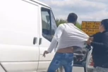 ŠOK SNIMAK IZ NOVOG SADA! Presekao drugog vozača, pa on uzeo da ga MLATI DASKOM (VIDEO)