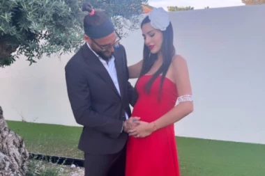 PRVE FOTKE TRUDNE ANASTASIJE RAŽNATOVIĆ: Gudelj je drži za trudnički stomak! (GALERIJA)