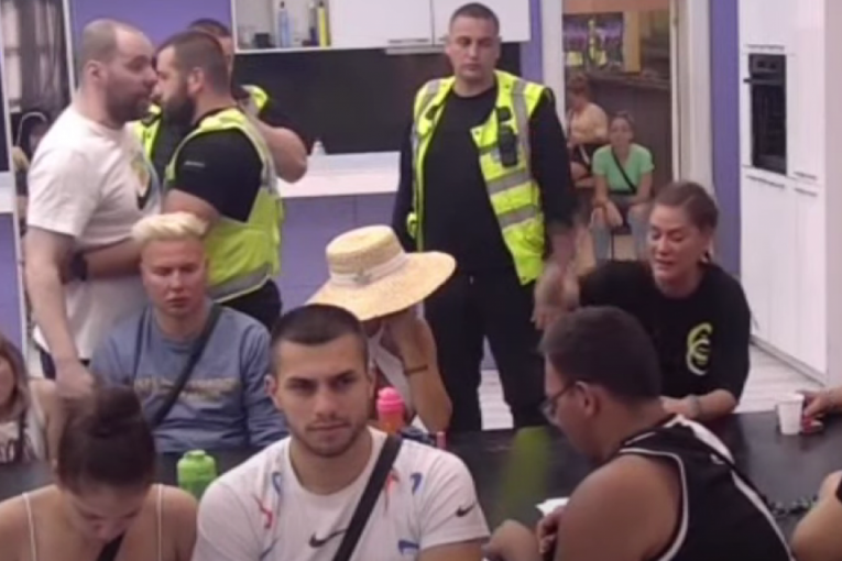 Zvezdan nasrće na Anu