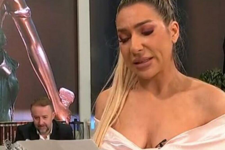 Jovana Jeremić pokazala dekolte u jutarnjem programu