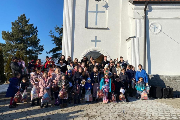 Fenečki biseri "Zavet Kosova" u MTS Dvorani