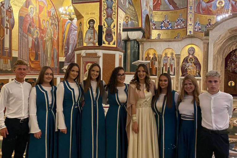 Fenečki biseri "Zavet Kosova" u MTS Dvorani