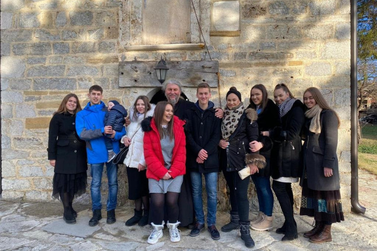 Fenečki biseri "Zavet Kosova" u MTS Dvorani