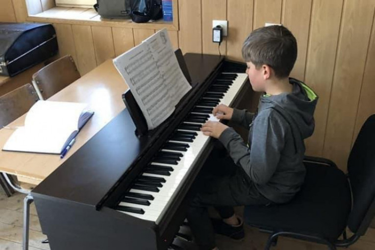 Fenečki biseri "Zavet Kosova" u MTS Dvorani