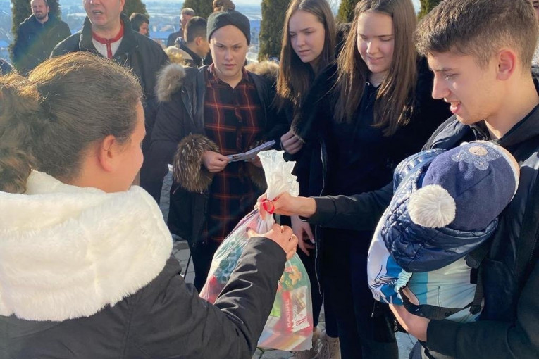 Fenečki biseri "Zavet Kosova" u MTS Dvorani